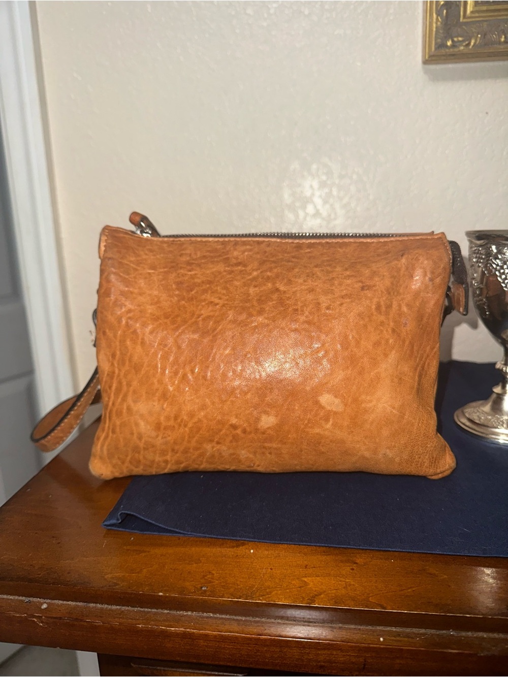 MAXON Leather Zip
CROSSBODY Purse Caramel
BROWN Adjustable Strap
MADE in ITALY
S - Picture 2 of 6